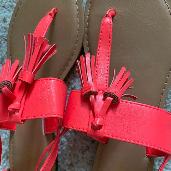 Old Navy Thong Sandals - Picture 3 of 4